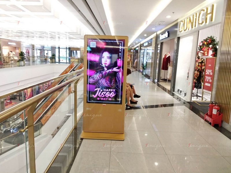 Màn hình quảng cáo LCD chân đứng Jisoo BlackPink 