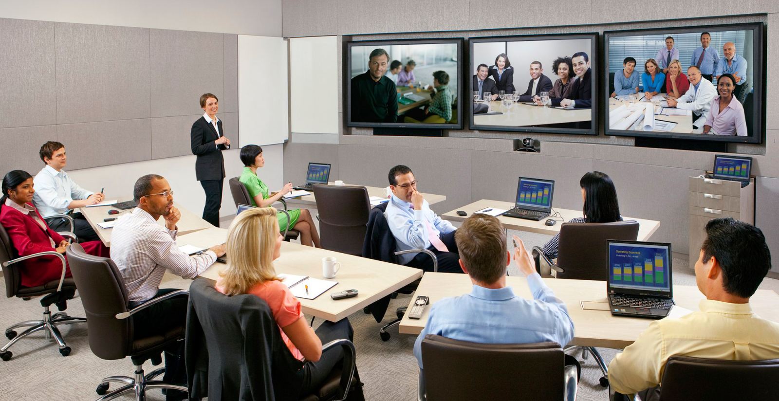 Thiết bị hội nghị truyền hình là yếu tố quan trọng cho một buổi hội nghị và hội họp
